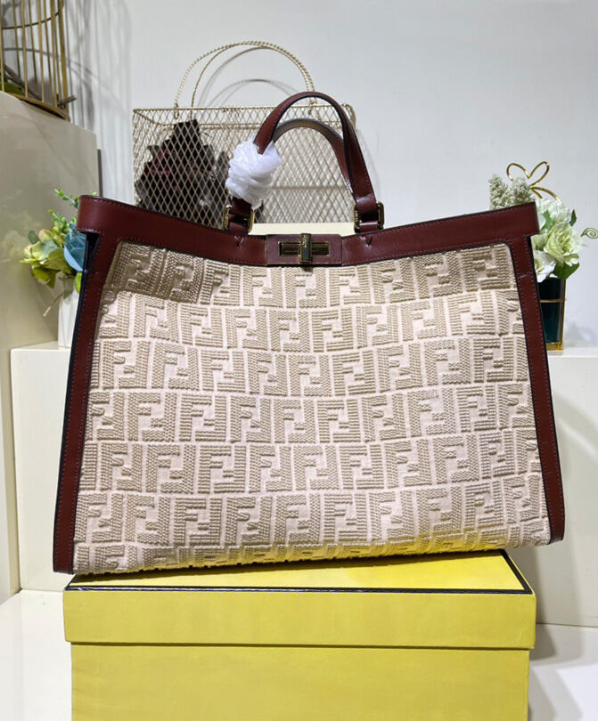 Fendi Peekaboo X Tote Bag 8BH374 Cream